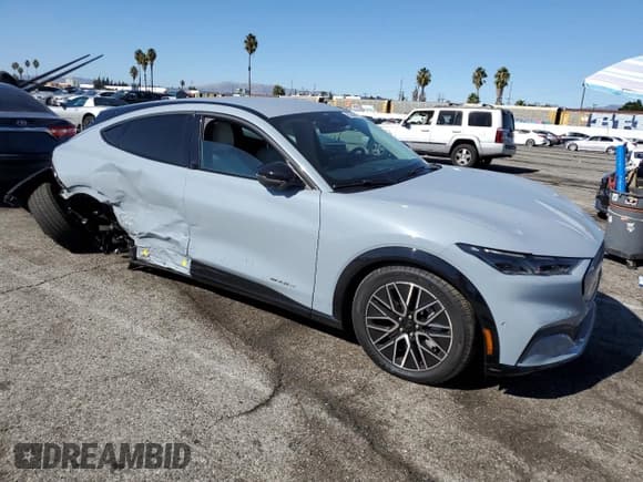 ✅ 2024 Ford Mustang Mach-E Premium • VIN: 3FMTK3R48RMA40170 • Lot: 90385645. Listed on Copart with 5,195 mi. Free auction sales archive from the USA and detailed vehicle history report at DreamBid. Image 4.