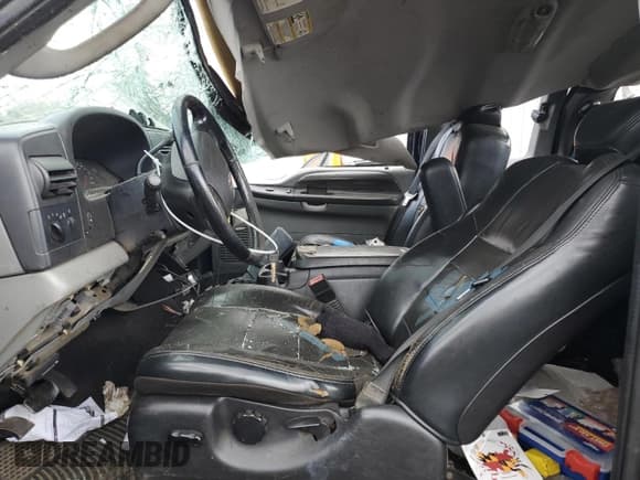 ✅ 2005 Ford F-250 XL • VIN: 1FTSX21P45EB61330 • Lot: 82688585. Listed on Copart with Not provided. Free auction sales archive from the USA and detailed vehicle history report at DreamBid. Image 7.