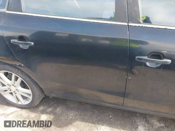 2010 Hyundai Elantra GLS z VIN KMHDC8AE1AU077144, wystawiony jako IAAI lot #41627198 z przebiegiem 136 083 mil mil oraz . Historia ofert i sprzedaży dostępna na DreamBid. Obrazek 19.