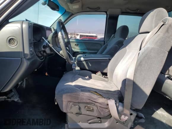 2001 Chevrolet Silverado 1500 LT z VIN 1GCEC19T01Z169707, wystawiony jako Copart lot #60702145 z przebiegiem 331 582 mil mil oraz Czysty tytuł • Clean title. Historia ofert i sprzedaży dostępna na DreamBid. Obrazek 7.