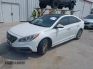 ✅ 2016 Hyundai Sonata Sport • VIN: 5NPE34AF8GH422585 • Лот: 42940635. Опубликован ранее на IAAI с пробегом 121 338 миль. Бесплатный доступ к архиву аукционных продаж из США и подробный отчёт об истории автомобиля на DreamBid. Изображение 2.