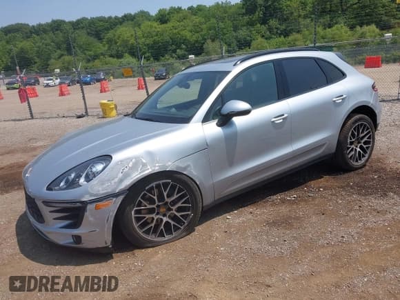 ✅ 2018 Porsche Macan • VIN: WP1AA2A53JLB03015 • Lot: 42519775. Listed on IAAI with 21,487 mi. Free auction sales archive from the USA and detailed vehicle history report at DreamBid. Image 2.