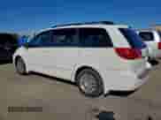 2005 Toyota Sienna LE z VIN 5TDZA23C35S293886, wystawiony jako Copart lot #90938105 z przebiegiem 133 550 mil mil oraz Szkoda całkowita • Salvage title. Historia ofert i sprzedaży dostępna na DreamBid. Obrazek 2.