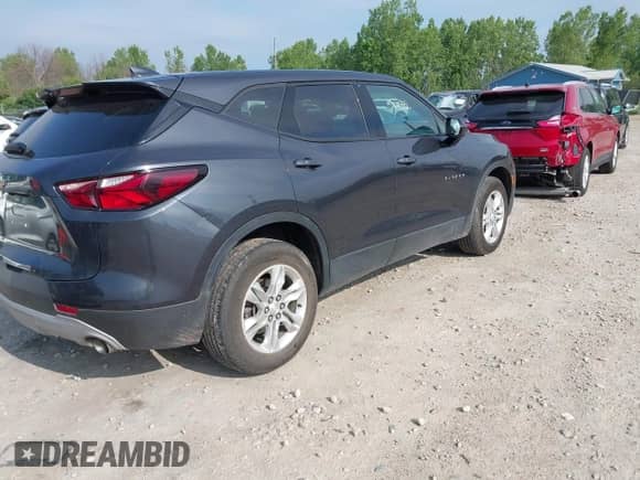 2021 Chevrolet Blazer LT z VIN 3GNKBHR42MS587363, wystawiony jako IAAI lot #42775430 z przebiegiem 60 610 mil mil oraz . Historia ofert i sprzedaży dostępna na DreamBid. Obrazek 4.