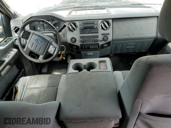 ✅ 2014 Ford F-250 XL • VIN: 1FT7W2AT7EEA02873 • Lot: 70812015. Wystawiony na Copart z przebiegiem 241 783 mil. Bezpłatny archiwum sprzedaży aukcyjnych z USA i szczegółowy raport historii pojazdu na DreamBid. Zdjęcie 8.