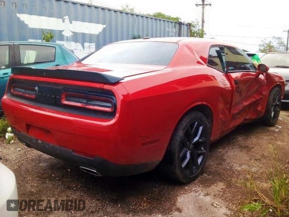 ✅ 2020 Dodge Challenger SXT • VIN: 2C3CDZAG9LH132602 • Lot: 63174392. Wystawiony na Copart z przebiegiem 17 095 mil. Bezpłatny archiwum sprzedaży aukcyjnych z USA i szczegółowy raport historii pojazdu na DreamBid. Zdjęcie 4.