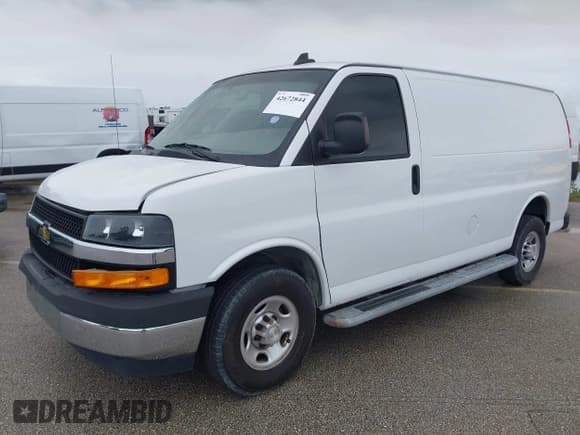 ✅ 2021 Chevrolet Express Cargo • VIN: 1GCWGAFP2M1204749 • Лот: 42672844. Опубликован ранее на IAAI с пробегом 57 795 миль. Бесплатный доступ к архиву аукционных продаж из США и подробный отчёт об истории автомобиля на DreamBid. Изображение 2.