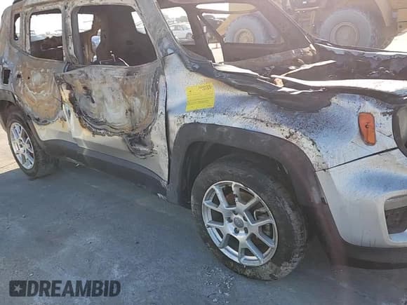 ✅ 2020 Jeep Renegade Latitude • VIN: ZACNJABBXLPL43675 • Lot: 86631805. Wystawiony na Copart z przebiegiem Nie podano. Bezpłatny archiwum sprzedaży aukcyjnych z USA i szczegółowy raport historii pojazdu na DreamBid. Zdjęcie 12.