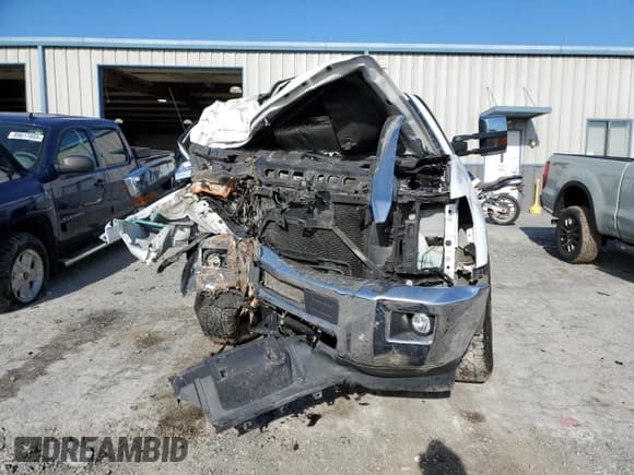 ✅ 2019 Chevrolet Silverado 2500HD LTZ • VIN: 1GC1KTEY3KF163336 • Лот: 90332645. Опубликован ранее на Copart с пробегом Не указан. Бесплатный доступ к архиву аукционных продаж из США и подробный отчёт об истории автомобиля на DreamBid. Изображение 5.