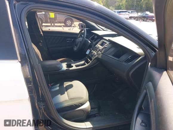 ✅ 2013 Ford Police Interceptor • VIN: 1FAHP2M86DG124609 • Лот: 43014204. Опубликован ранее на IAAI с пробегом 165 038 миль. Бесплатный доступ к архиву аукционных продаж из США и подробный отчёт об истории автомобиля на DreamBid. Изображение 5.