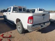 ✅ 2019 Ram 2500 Tradesman • VIN: 3C6UR5HJ6KG551413 • Lot: 43594790. Wystawiony na IAAI z przebiegiem 150 753 mil. Bezpłatny archiwum sprzedaży aukcyjnych z USA i szczegółowy raport historii pojazdu na DreamBid. Zdjęcie 3.