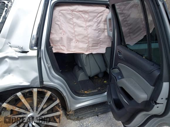 ✅ 2020 Chevrolet Tahoe LT • VIN: 1GNSCBKC8LR221971 • Lot: 41455932. Wystawiony na IAAI z przebiegiem Nie podano. Bezpłatny archiwum sprzedaży aukcyjnych z USA i szczegółowy raport historii pojazdu na DreamBid. Zdjęcie 8.