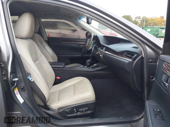 ✅ 2015 Lexus ES 330 • VIN: JTHBK1GG7F2184067 • Lot: 43556231. Listed on IAAI with 216,742 mi. Free auction sales archive from the USA and detailed vehicle history report at DreamBid. Image 5.