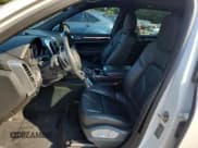 ✅ 2012 Porsche Cayenne S • VIN: WP1AB2A21CLA46688 • Lot: 71891705. Wystawiony na Copart z przebiegiem 56 210 mil. Bezpłatny archiwum sprzedaży aukcyjnych z USA i szczegółowy raport historii pojazdu na DreamBid. Zdjęcie 7.