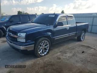 2004 Chevrolet Silverado 1500 LS z VIN 2GCEC19TX41383049, wystawiony jako Copart lot #69827315 z przebiegiem 257 601 mil mil oraz Szkoda całkowita • Salvage title. Historia ofert i sprzedaży dostępna na DreamBid. Obrazek 1.
