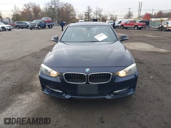 ✅ 2015 BMW 3 Series 328i xDrive • VIN: WBA3B5G58FNS16547 • Lot: 43758910. Wystawiony na IAAI z przebiegiem 122 258 mil. Bezpłatny archiwum sprzedaży aukcyjnych z USA i szczegółowy raport historii pojazdu na DreamBid. Zdjęcie 12.