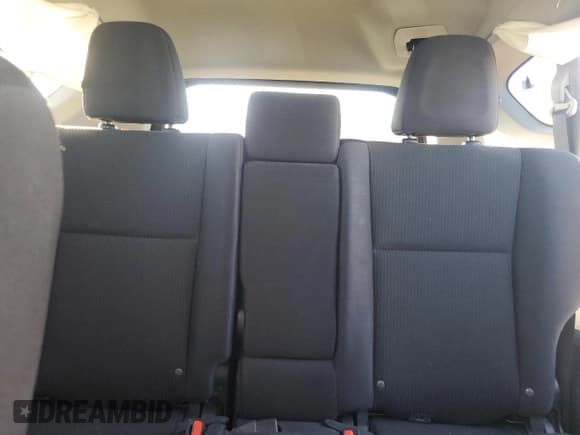 ✅ 2017 Toyota RAV4 LE • VIN: 2T3BFREV6HW641077 • Lot: 89713445. Wystawiony na Copart z przebiegiem Nie podano. Bezpłatny archiwum sprzedaży aukcyjnych z USA i szczegółowy raport historii pojazdu na DreamBid. Zdjęcie 10.