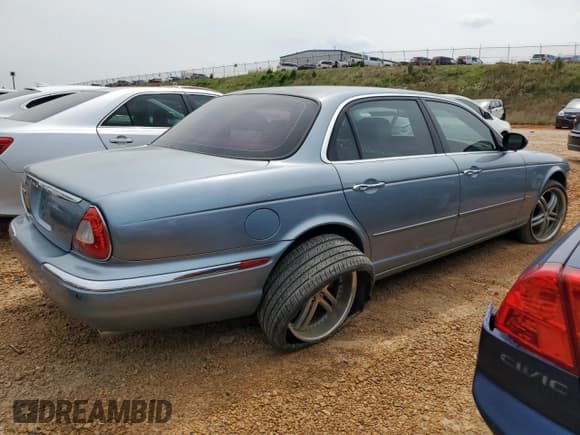 ✅ 2005 Jaguar XJ 8 LWB • VIN: SAJWA79C45SG39608 • Лот: 60025775. Опубликован ранее на Copart с пробегом 171 428 миль. Бесплатный доступ к архиву аукционных продаж из США и подробный отчёт об истории автомобиля на DreamBid. Изображение 3.