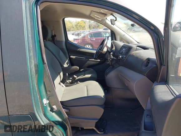 2015 Chevrolet City Express Cargo LS z VIN 3N63M0YN4FK706159, wystawiony jako IAAI lot #43624619 z przebiegiem 307 718 mil mil oraz . Historia ofert i sprzedaży dostępna na DreamBid. Obrazek 5.