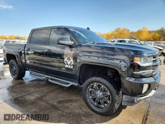 2017 Chevrolet Silverado 1500 LTZ z VIN 3GCUKSEC1HG306111, wystawiony jako Copart lot #89830025 z przebiegiem 120 934 mil mil oraz Szkoda całkowita • Salvage title. Historia ofert i sprzedaży dostępna na DreamBid. Obrazek 4.
