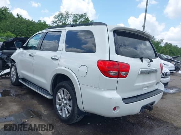 ✅ 2016 Toyota Sequoia Platinum • VIN: 5TDYY5G11GS062229 • Lot: 42166259. Wystawiony na IAAI z przebiegiem 181 872 mil. Bezpłatny archiwum sprzedaży aukcyjnych z USA i szczegółowy raport historii pojazdu na DreamBid. Zdjęcie 3.