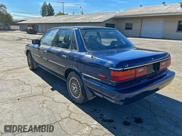 ✅ 1987 Toyota Camry • VIN: JT2SV22F2H3016128 • Lot: 94755525. Wystawiony na Copart z przebiegiem 261 323 mil. Bezpłatny archiwum sprzedaży aukcyjnych z USA i szczegółowy raport historii pojazdu na DreamBid. Zdjęcie 3.