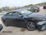 ✅ 2024 Kia Forte LXS • VIN: 3KPF24AD5RE790137 • Lot: 43451026. Wystawiony na IAAI z przebiegiem 15 341 mil. Bezpłatny archiwum sprzedaży aukcyjnych z USA i szczegółowy raport historii pojazdu na DreamBid. Zdjęcie 13.