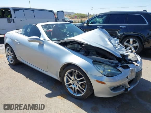 ✅ 2008 Mercedes-Benz SLK 350 • VIN: WDBWK56F08F181783 • Lot: 42153077. Listed on IAAI with 131,428 mi. Free auction sales archive from the USA and detailed vehicle history report at DreamBid. Image 1.