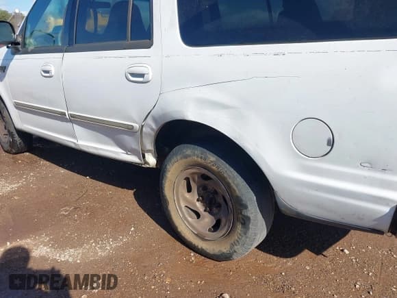 ✅ 1997 Ford Expedition XLT • VIN: 1FMEU17L8VLB51606 • Lot: 43690186. Listed on IAAI with 342,425 mi. Free auction sales archive from the USA and detailed vehicle history report at DreamBid. Image 6.