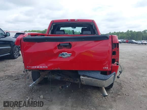2007 Chevrolet Silverado 1500 1LT with VIN 2GCEK13M371554233, listed as a IAAI auction lot 42463668 with 249,708 mi miles and . Bid and sale history available at DreamBid. Image 17.