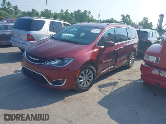 ✅ 2017 Chrysler Pacifica Touring L • VIN: 2C4RC1BG2HR593960 • Лот: 42602021. Опубликован ранее на IAAI с пробегом 135 359 миль. Бесплатный доступ к архиву аукционных продаж из США и подробный отчёт об истории автомобиля на DreamBid. Изображение 2.