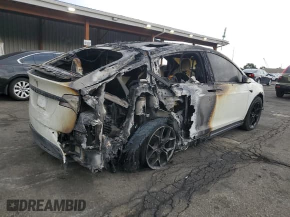 ✅ 2020 Tesla Model X Performance • VIN: 5YJXCBE4XLF232043 • Lot: 66477575. Wystawiony na Copart z przebiegiem Nie podano. Bezpłatny archiwum sprzedaży aukcyjnych z USA i szczegółowy raport historii pojazdu na DreamBid. Zdjęcie 3.