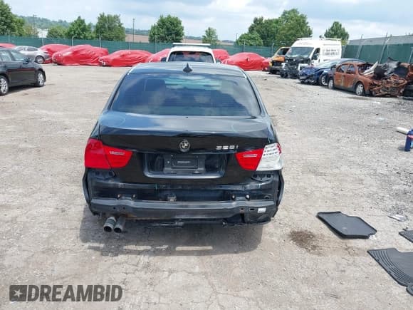 ✅ 2009 BMW 3 Series 328i xDrive • VIN: WBAPK53529A510867 • Lot: 42728329. Listed on IAAI with 180,553 mi. Free auction sales archive from the USA and detailed vehicle history report at DreamBid. Image 17.