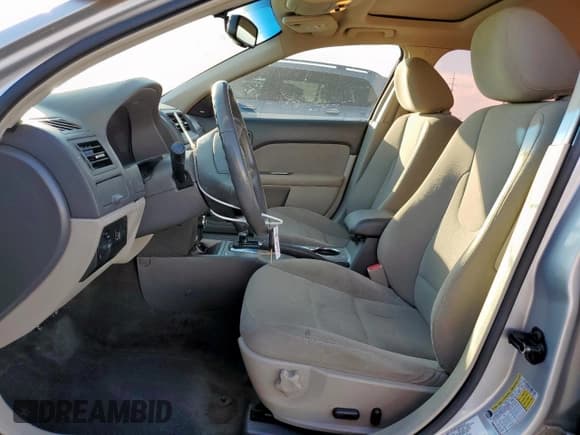 ✅ 2010 Ford Fusion Hybrid • VIN: 3FADP0L31AR277041 • Lot: 90712635. Wystawiony na Copart z przebiegiem 127 672 mil. Bezpłatny archiwum sprzedaży aukcyjnych z USA i szczegółowy raport historii pojazdu na DreamBid. Zdjęcie 7.