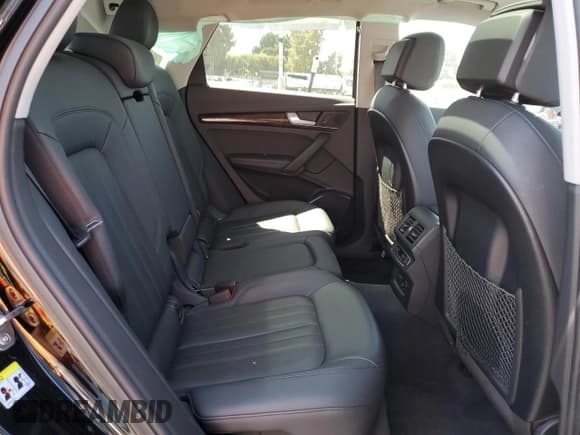 ✅ 2020 Audi Q5 Premium Plus • VIN: WA1BNAFY3L2027872 • Lot: 71700135. Wystawiony na Copart z przebiegiem 56 047 mil. Bezpłatny archiwum sprzedaży aukcyjnych z USA i szczegółowy raport historii pojazdu na DreamBid. Zdjęcie 11.