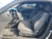 ✅ 2014 Dodge Challenger SXT • VIN: 2C3CDYAG0EH289786 • Lot: 74804674. Wystawiony na Copart z przebiegiem 175 166 mil. Bezpłatny archiwum sprzedaży aukcyjnych z USA i szczegółowy raport historii pojazdu na DreamBid. Zdjęcie 7.