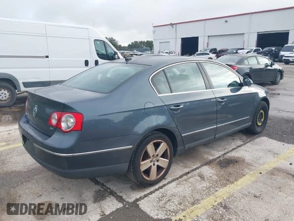 ✅ 2009 Volkswagen Passat Komfort • VIN: WVWJK93C69P039060 • Lot: 43158899. Wystawiony na IAAI z przebiegiem 143 398 mil. Bezpłatny archiwum sprzedaży aukcyjnych z USA i szczegółowy raport historii pojazdu na DreamBid. Zdjęcie 4.