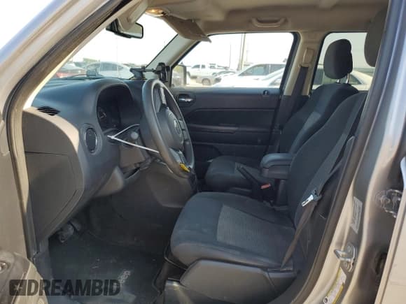 ✅ 2017 Jeep Patriot 75th Anniversary • VIN: 1C4NJRBBXHD141975 • Лот: 65953125. Опубликован ранее на Copart с пробегом 221 727 миль. Бесплатный доступ к архиву аукционных продаж из США и подробный отчёт об истории автомобиля на DreamBid. Изображение 7.