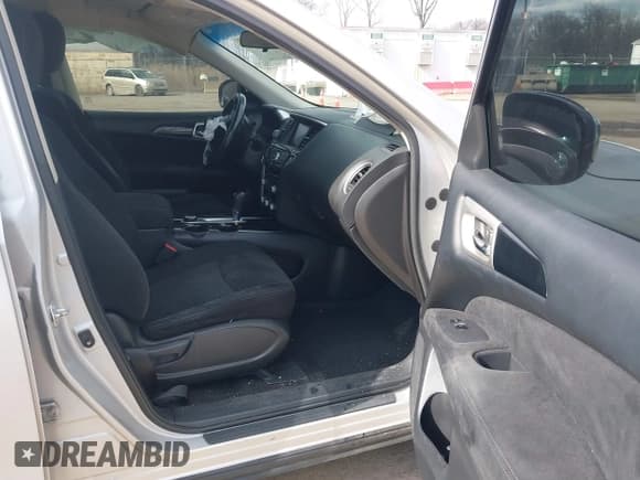 ✅ 2014 Nissan Pathfinder SV • VIN: 5N1AR2MM7EC706970 • Lot: 41815736. Listed on IAAI with 163,746 mi. Free auction sales archive from the USA and detailed vehicle history report at DreamBid. Image 5.