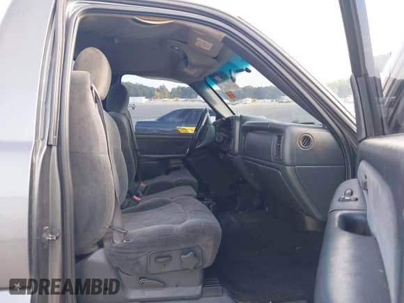 2002 Chevrolet Silverado 1500 LS z VIN 1GCEK14T12E143281, wystawiony jako IAAI lot #43197831 z przebiegiem 241 904 mil mil oraz . Historia ofert i sprzedaży dostępna na DreamBid. Obrazek 5.