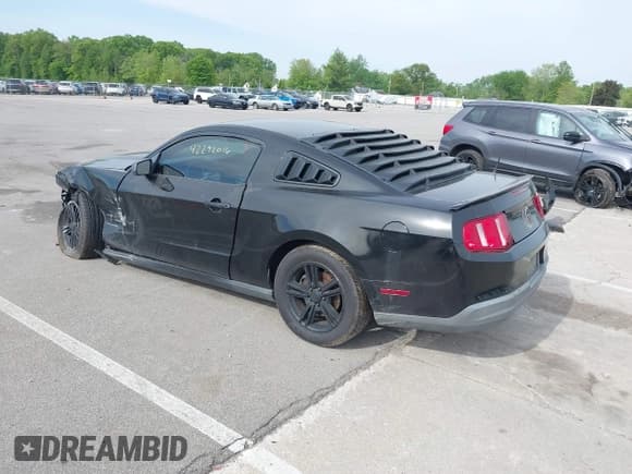 ✅ 2010 Ford Mustang V6 • VIN: 1ZVBP8AN5A5181949 • Lot: 42292016. Listed on IAAI with 122,547 mi. Free auction sales archive from the USA and detailed vehicle history report at DreamBid. Image 3.