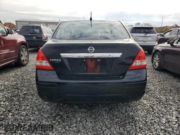 ✅ 2011 Nissan Versa S • VIN: 3N1BC1AP3BL486930 • Lot: 90682195. Wystawiony na Copart z przebiegiem 135 456 mil. Bezpłatny archiwum sprzedaży aukcyjnych z USA i szczegółowy raport historii pojazdu na DreamBid. Zdjęcie 6.