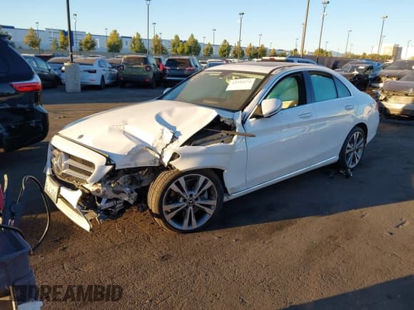 ✅ 2019 Mercedes-Benz C 300 • VIN: WDDWF8DB8KR483163 • Lot: 43544574. Wystawiony na IAAI z przebiegiem 71 998 mil. Bezpłatny archiwum sprzedaży aukcyjnych z USA i szczegółowy raport historii pojazdu na DreamBid. Zdjęcie 19.