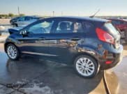 ✅ 2014 Ford Fiesta SE • VIN: 3FADP4EJ8EM160014 • Lot: 85141555. Wystawiony na Copart z przebiegiem 89 904 mil. Bezpłatny archiwum sprzedaży aukcyjnych z USA i szczegółowy raport historii pojazdu na DreamBid. Zdjęcie 2.