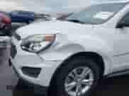 2017 Chevrolet Equinox LS z VIN 2GNALBEK0H1532261, wystawiony jako IAAI lot #43325524 z przebiegiem 90 274 mil mil oraz . Historia ofert i sprzedaży dostępna na DreamBid. Obrazek 6.