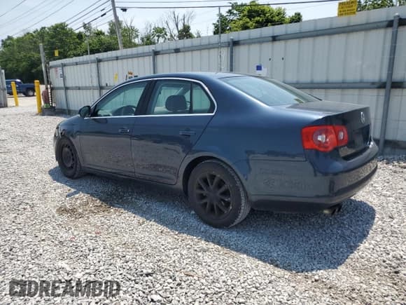 ✅ 2005 Volkswagen Jetta 2.5L • VIN: 3VWSF71K75M631829 • Lot: 60106015. Listed on Copart with 212,408 mi. Free auction sales archive from the USA and detailed vehicle history report at DreamBid. Image 2.