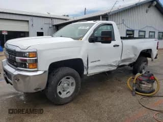 ✅ 2017 Chevrolet Silverado 2500HD Work Truck • VIN: 1GC0KUEG7HZ211839 • Lot: 61841855. Wystawiony na Copart z przebiegiem 125 475 mil. Bezpłatny archiwum sprzedaży aukcyjnych z USA i szczegółowy raport historii pojazdu na DreamBid. Zdjęcie 1.