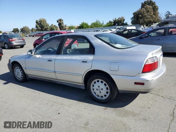 ✅ 1997 Honda Accord EX • VIN: 1HGCD5652VA054601 • Лот: 57841435. Опубликован ранее на Copart с пробегом 246 712 миль. Бесплатный доступ к архиву аукционных продаж из США и подробный отчёт об истории автомобиля на DreamBid. Изображение 2.