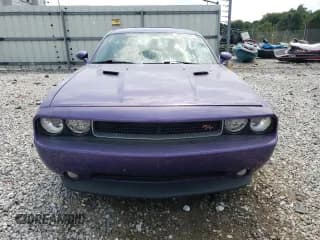 ✅ 2014 Dodge Challenger R/T 100th Anniversary Appearance • VIN: 2C3CDYBT4EH124528 • Lot: 68489484. Wystawiony na Copart z przebiegiem 93 324 mil. Bezpłatny archiwum sprzedaży aukcyjnych z USA i szczegółowy raport historii pojazdu na DreamBid. Zdjęcie 5.