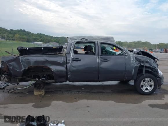 ✅ 2011 Chevrolet Silverado 1500 LT • VIN: 3GCPKSE31BG276743 • Lot: 43439123. Listed on IAAI with 182,453 mi. Free auction sales archive from the USA and detailed vehicle history report at DreamBid. Image 12.